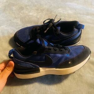 Nike navy blue sneakers